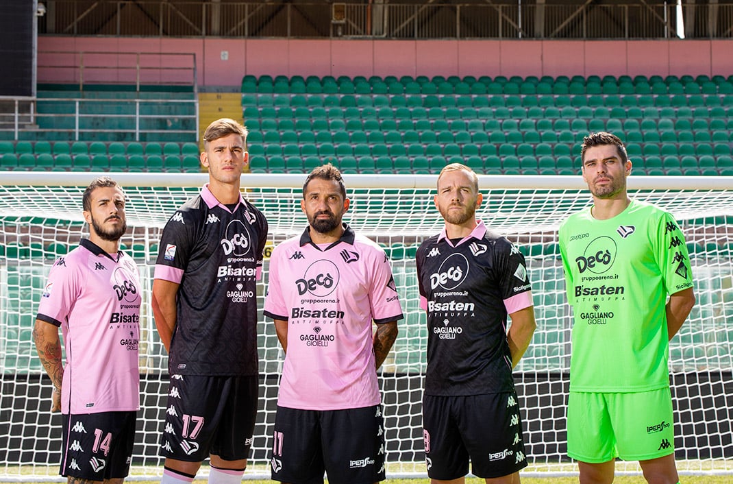 Palermo F.C., nuova maglia con il rossazzurro del Catania. Ma è un pesce  d'aprile - 98zero