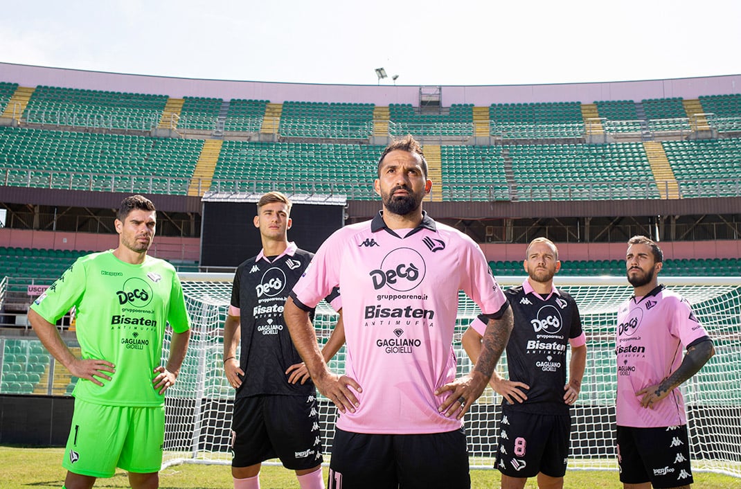 Palermo F.C., nuova maglia con il rossazzurro del Catania. Ma è un pesce  d'aprile - 98zero