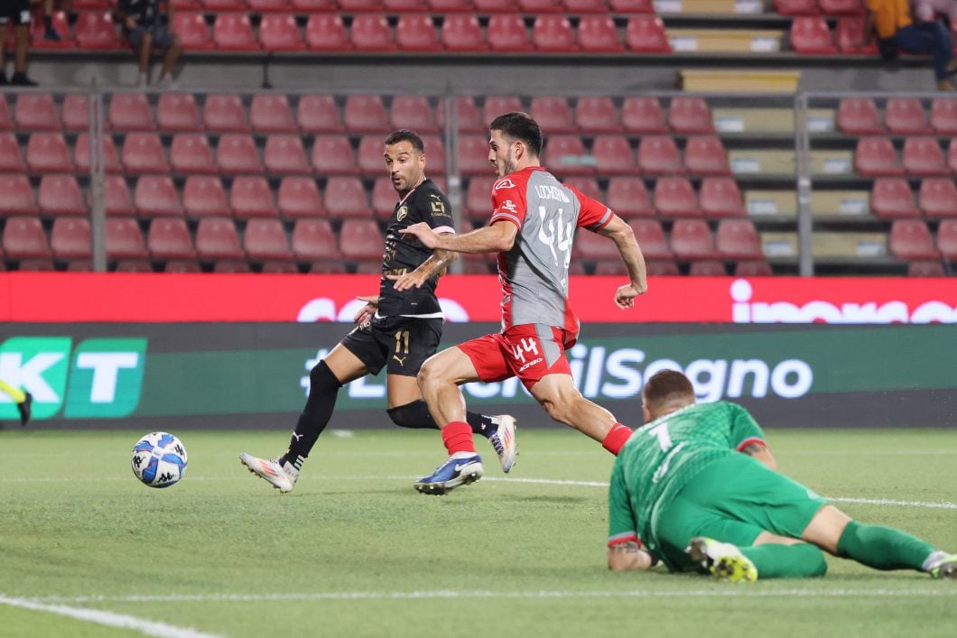 Serie B, Palermo-Bari 1-0: Corini fa festa con Marconi