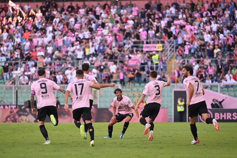 Modena, Italy. 07th Oct, 2023. Giovanni Zaro (Modena) and Federico Di  Francesco (Palermo) during Modena FC vs Palermo FC, Italian soccer Serie B  match in Modena, Italy, October 07 2023 Credit: Independent